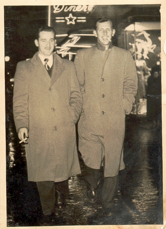 arnoldedgingtononleftandfriend.jpg